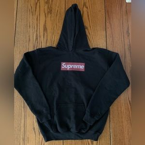 Supreme logo sweatshirt